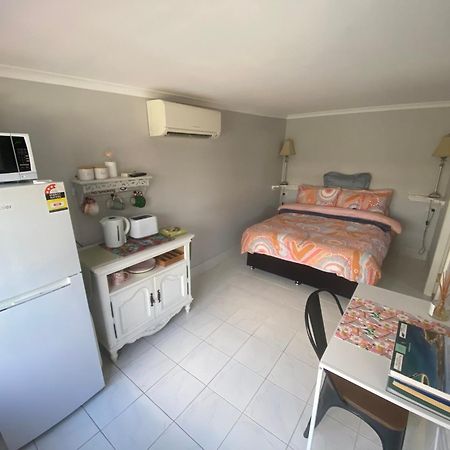 Churchill'S B&B Twin Spa Getaway Studio Суонзи Екстериор снимка