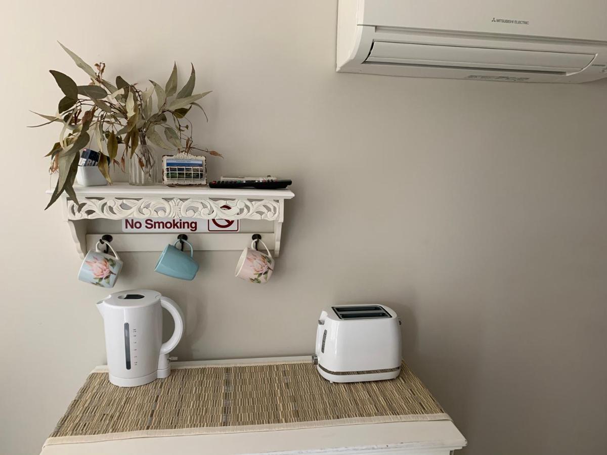 Churchill'S B&B Twin Spa Getaway Studio Суонзи Екстериор снимка