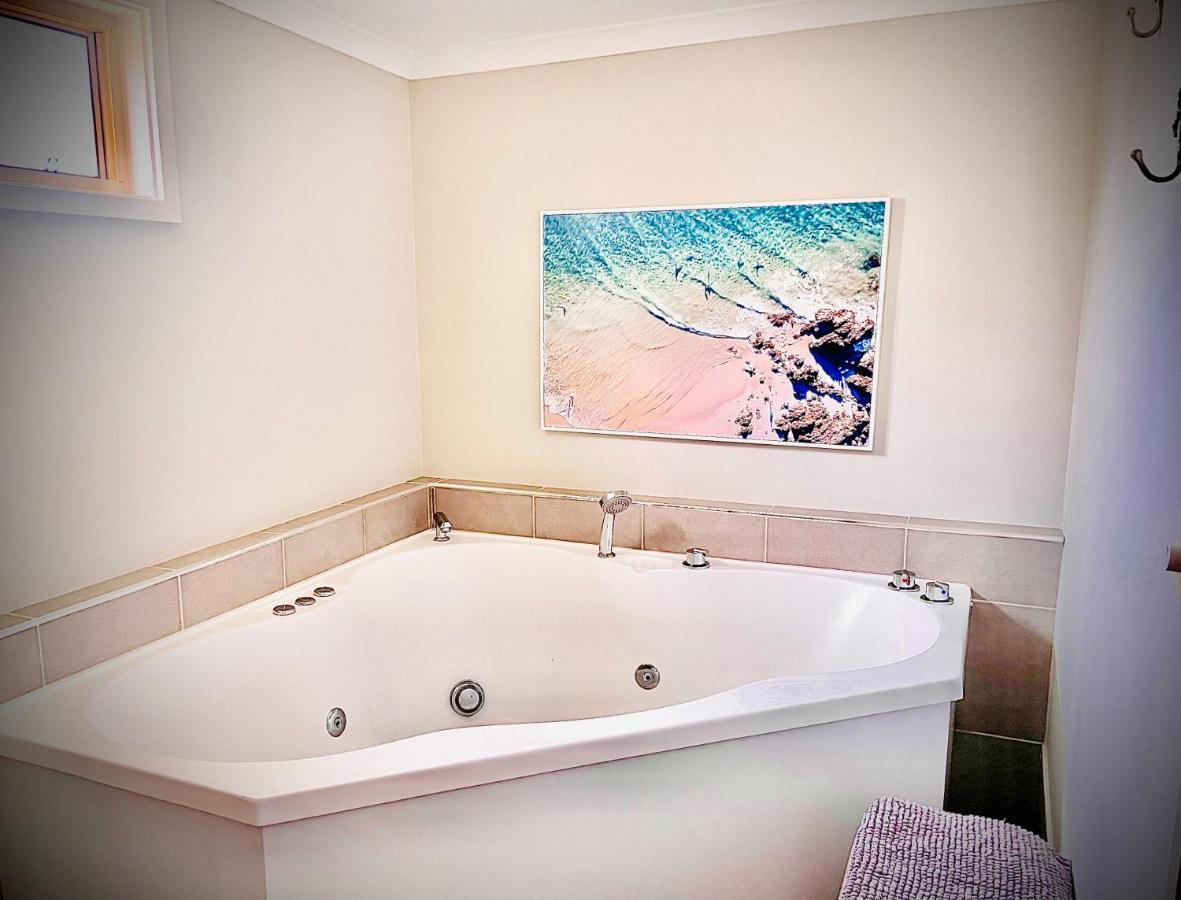 Churchill'S B&B Twin Spa Getaway Studio Суонзи Екстериор снимка
