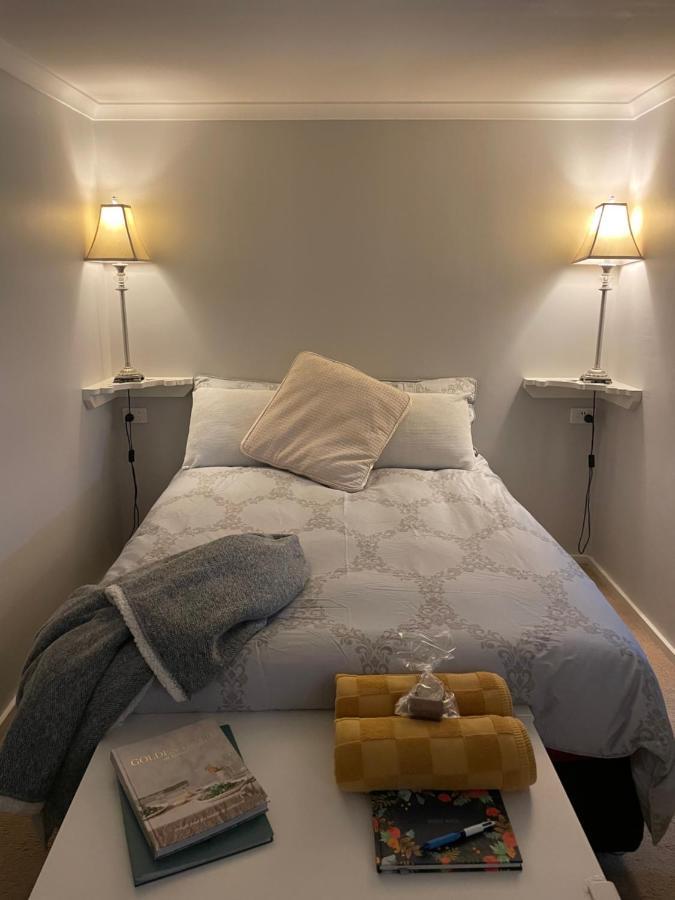 Churchill'S B&B Twin Spa Getaway Studio Суонзи Екстериор снимка