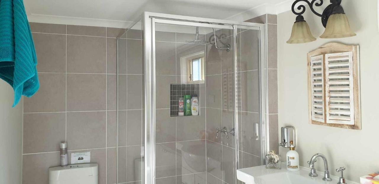 Churchill'S B&B Twin Spa Getaway Studio Суонзи Екстериор снимка